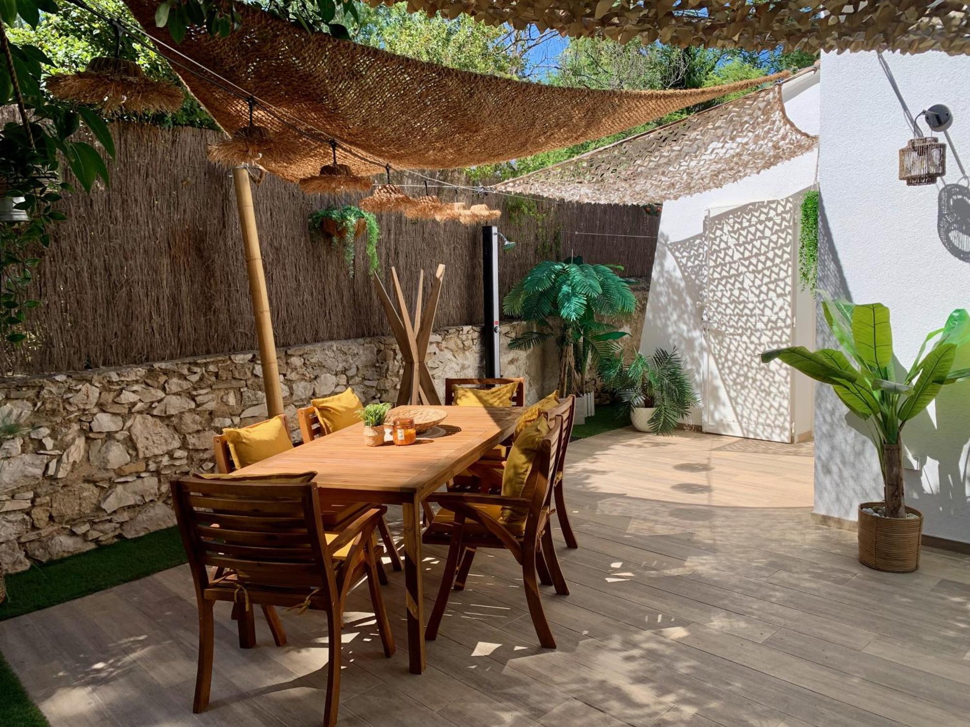 Maisonnette Avec Terrasse Et Jardin-parking Prive-9mn Des Plages A Pied Villa